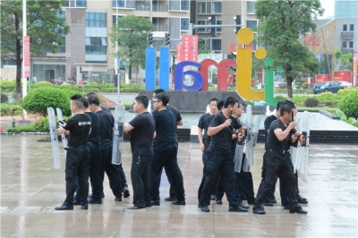 堅(jiān)基商業(yè) - 持刀男子闖進(jìn)JJMALL？不要慌，這是反恐防暴演練