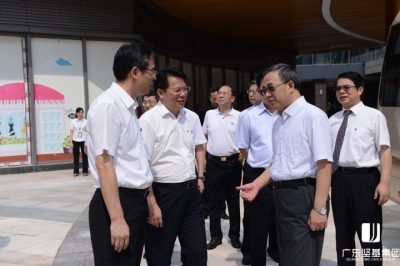 中央政治局委員、廣東省委書記胡春華視察河源市商業(yè)中心