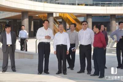 國務院國資委原副主任黃淑和一行考察河源市商業(yè)中心