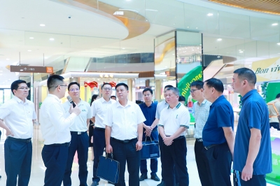 河源市委黨校2023年縣處級(jí)領(lǐng)導(dǎo)干部任職培訓(xùn)班學(xué)員蒞臨河源市商業(yè)中心調(diào)研
