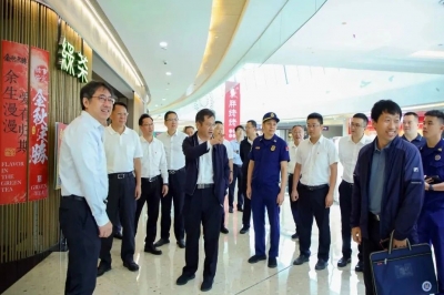 廣東省應(yīng)急管理廳黨委書(shū)記、廳長(zhǎng)王再華一行蒞臨河源市商業(yè)中心調(diào)研安全生產(chǎn)工作